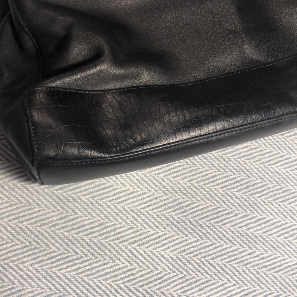 ETIENNE AIGNER VINTAGE BLACK LEATHER CROSSBODY 15" X 7" X 2 1/2" PREWORN - Picture 15 of 16